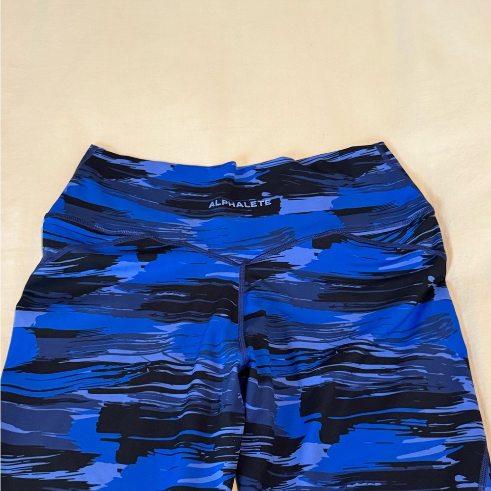 Alphalete Women's Blue and Black Camo Leggings - Size L - Picture 3 of 5